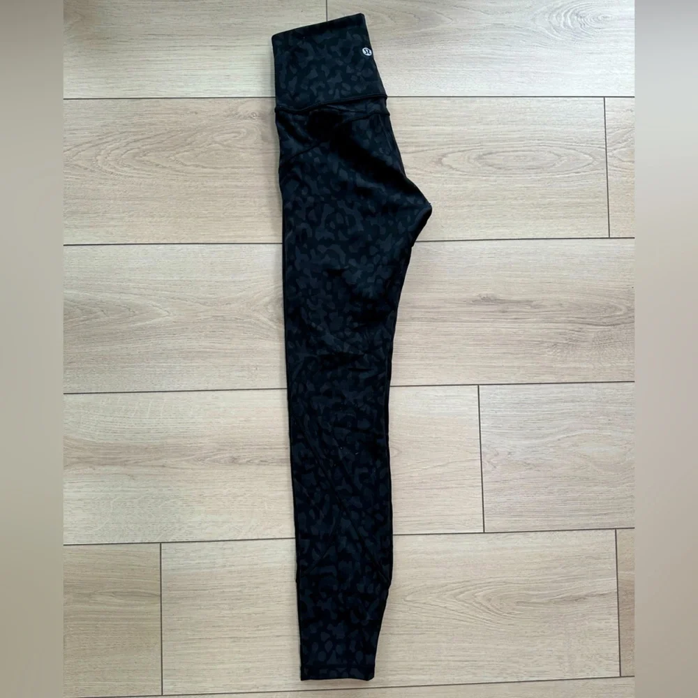 Lululemon Wunder Train w/ Pockets. Size 2. 25” leg length. 🖤 - Picture 2 of 3